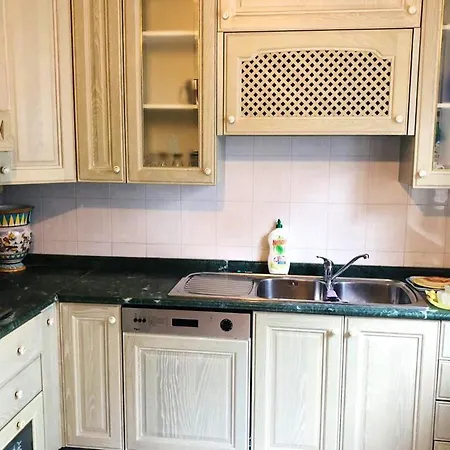 Apartment Spacious In - 100 Sqm - Parking Included *
