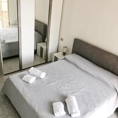 Spacious In - 100 Sqm - Parking Included Apartment