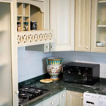 Spacious In - 100 Sqm - Parking Included アパート アマルフィ