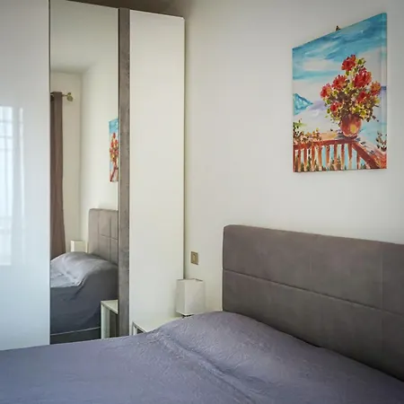 Spacious In - 100 Sqm - Parking Included Apartment *