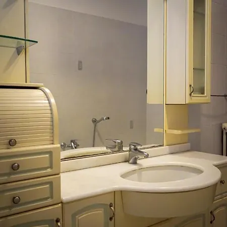 Apartment Spacious In - 100 Sqm - Parking Included