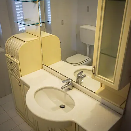 Apartment Spacious In - 100 Sqm - Parking Included