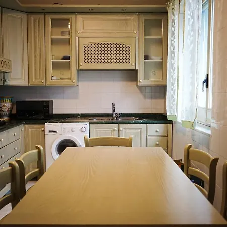 Apartment Spacious In - 100 Sqm - Parking Included *