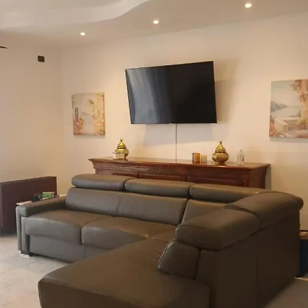 Spacious In - 100 Sqm - Parking Included Amalfi