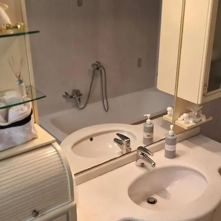 Spacious In - 100 Sqm - Parking Included Apartment *