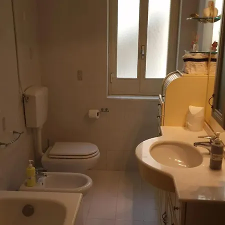 Apartment Spacious In - 100 Sqm - Parking Included