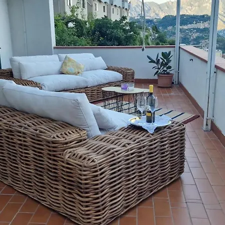 Spacious In - 100 Sqm - Parking Included Apartment