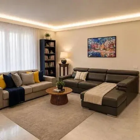 Daire Spacious In - 100 Sqm - Parking Included