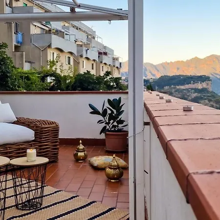 Spacious In - 100 Sqm - Parking Included Lejlighed