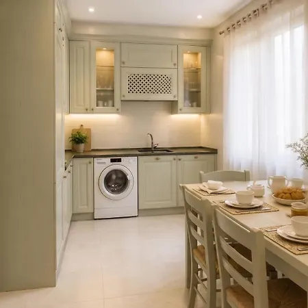 Appartement Spacious In - 100 Sqm - Parking Included