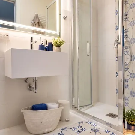 Lejlighed Spacious In - 100 Sqm - Parking Included *
