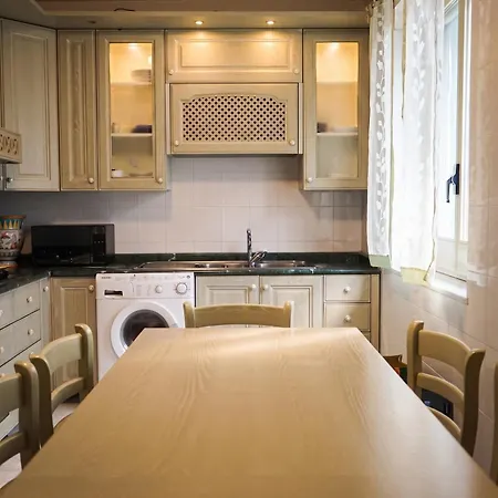 Spacious In - 100 Sqm - Parking Included