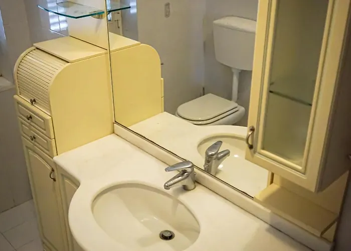 Apartman Spacious In - 100 Sqm - Parking Included