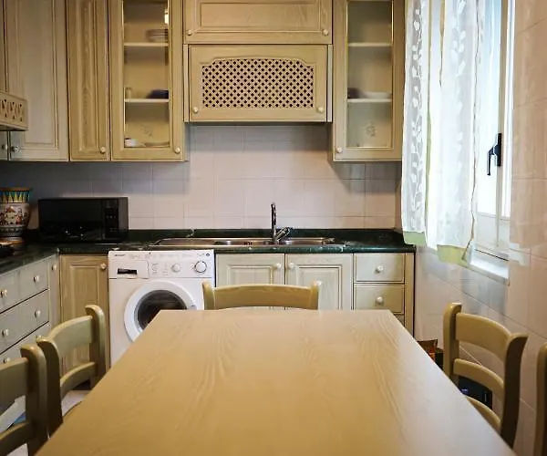 Apartman Spacious In - 100 Sqm - Parking Included *